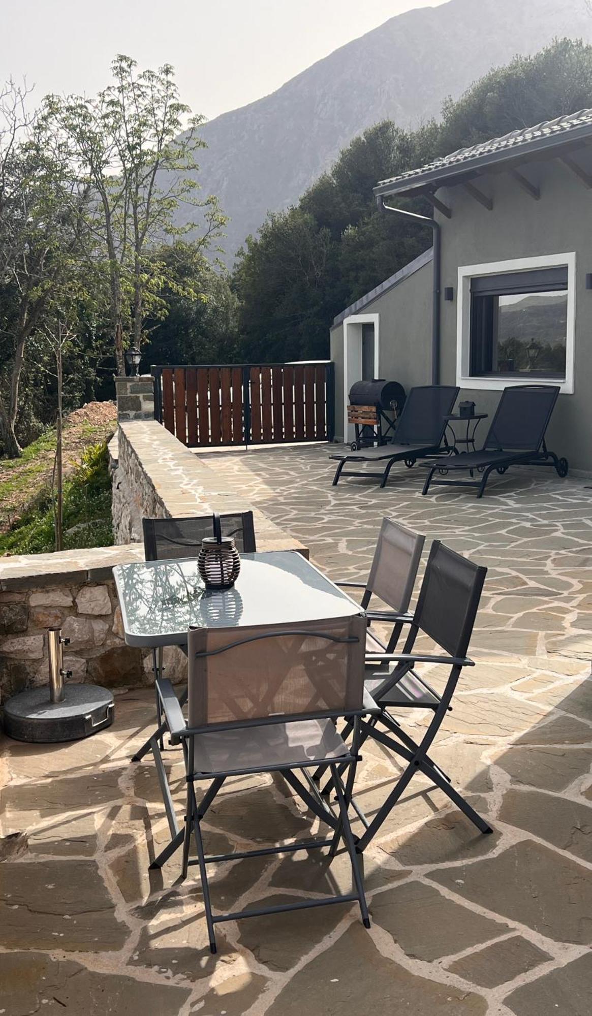 Tovouno Guest House Plaka  Екстериор снимка